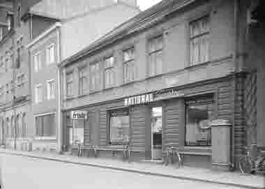 Stadshotellets fastighet åt Östra Sjögatan