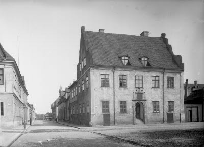 Västra Sjögatan från Lilla torget Dahmska huset