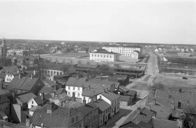 Utsikt från Domkyrkan mot brandstationen tennishallen