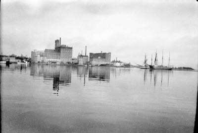 Ångkvarnen och Riskvarnen från Tjärhovet