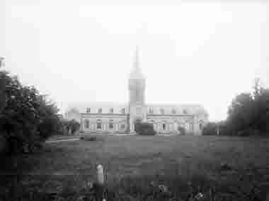 Borgholms kyrka från torget