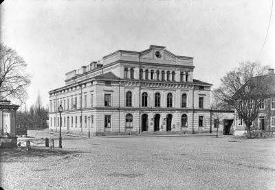 Larmtorget med Teatern