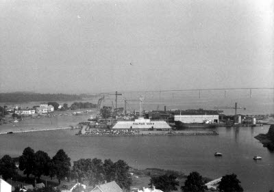 Vy från Ångkvarnen 1980. Varvsholmen och Kalmar Varv 