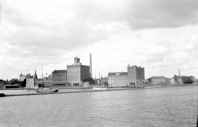 Hamnen. Ångkvarnen och Riskvarnen, elevatorn, Elevatorkajen