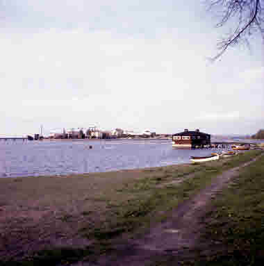 Kattrumpan klapphuset 1961. I bakgrunden Varvsholmen