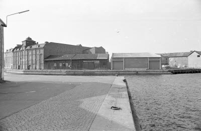 kv Vedgårdsholmen från hamnen 1975