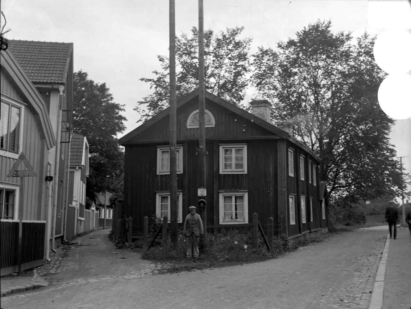 Gamla stan, tomt 139, från Västerlånggatan mot Stora Dammgatan. Israelagården 1936