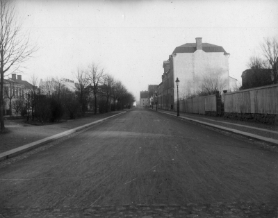 Esplanaden, södra körbanan från Linnégatan mot öster