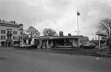 Floras kulle 1975 Esso bensinstation och verkstad. 