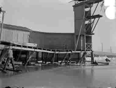 Kallbadhuset vid Tjärhovet efter isskruvningen 1933