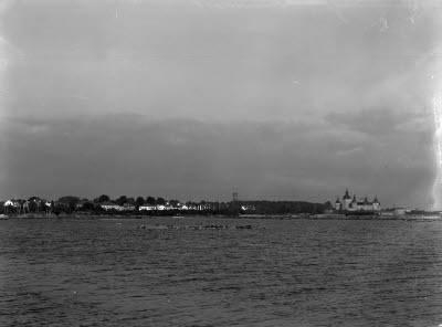 Stensö Sjölyckan å slottet fr badplatsen vid Stensö