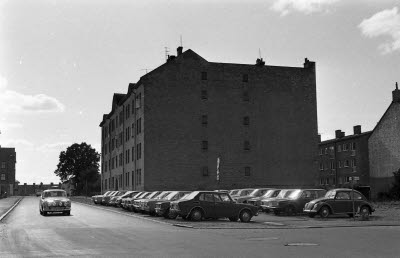 Bragegatan från järnvägsövergången kv Videt 1975