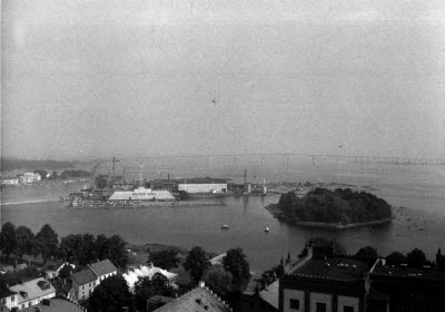 Vy från Ångkvarnen 1980. Varvsholmen och Kalmar Varv 