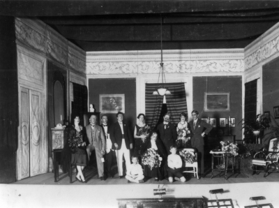 Revy på Kalmar Teater 1922. Längst till höger Schriver Elfversson kassör på Riksbanken