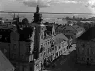 Utsikt från Domkyrkan över hamnen, Stadshotellet