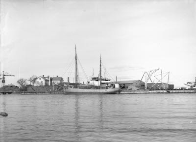 Kalmar varv. Fartyget på bilden heter Borgö och byggdes 1896 på Kockums i Malmö. Uppgift från Kalmar Sjöfartsmuseum.