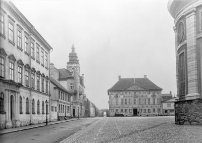 Stortorget Läroverket Rådhuset Stadshotellet Domkyrkan