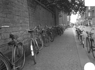 Larmgatan vid Telestation, cykelmassor under kriget