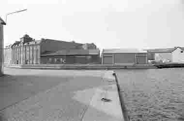 kv Vedgårdsholmen från hamnen 1975