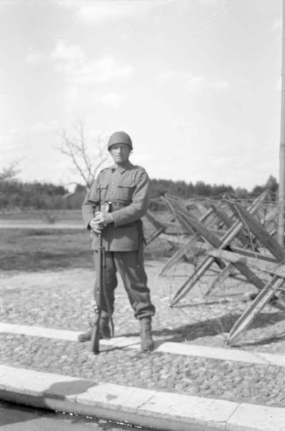 Vaktpost vid Ängöskolan