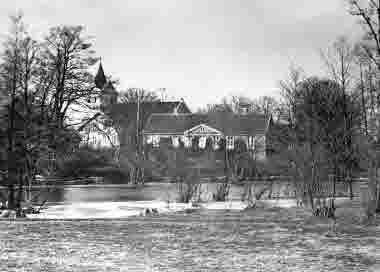 Ljungby prästgård från ån