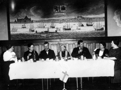 Källarmästare Söderberg med sällskap i Kristoffersalen Hotell Witt