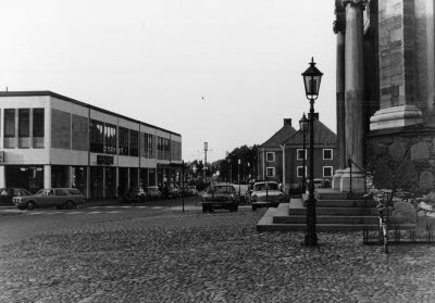 Stortorget och Västra sjögatan norrut mot kv Mästaren ca 1974