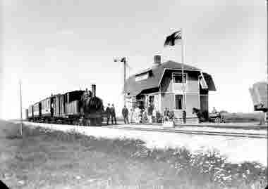 Ölands Järnväg tåg vid Gårdby station, lok nr 3