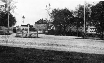 Södra vägen-Linnégatan "Framsta" järnvägsbommarna Bremerlyckan