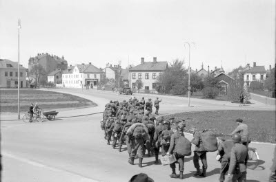 Tysk trupp på marsch till Norrgård