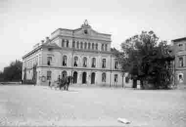 Teatern, Larmtorget