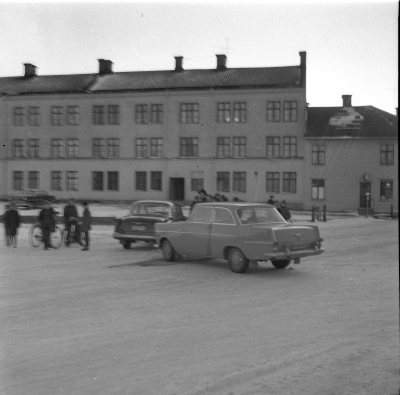 Långkatekesen Drottning Margaretas väg Ståthållargatan februari 1965. Bilkrock