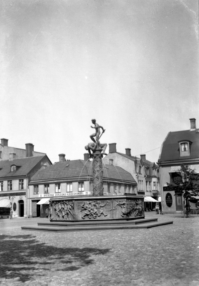 Gustav Vasamonumentet Larmtorget, Vasabrunnen
