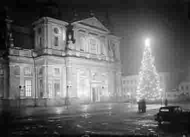 Domkyrkan och julgranen Stortorget