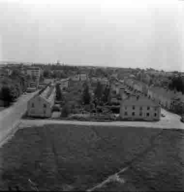 Utsikt från nya sjöbefälsskolan mot slottet. Kvarteret mellan Stagneliusgatan och Tegnérgatan. 18/6 1962.