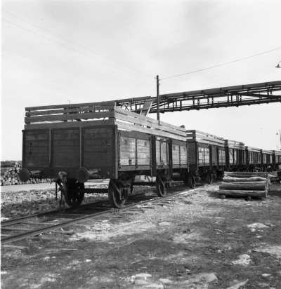 Bergkvara station. Normalspåriga järnvägsvagnar 1958