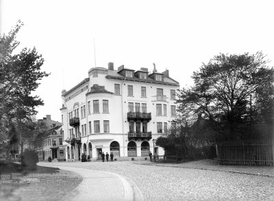 Larmgatan från hamnen, Floras kulle, Odd Fellowshuset, Turisthotellet